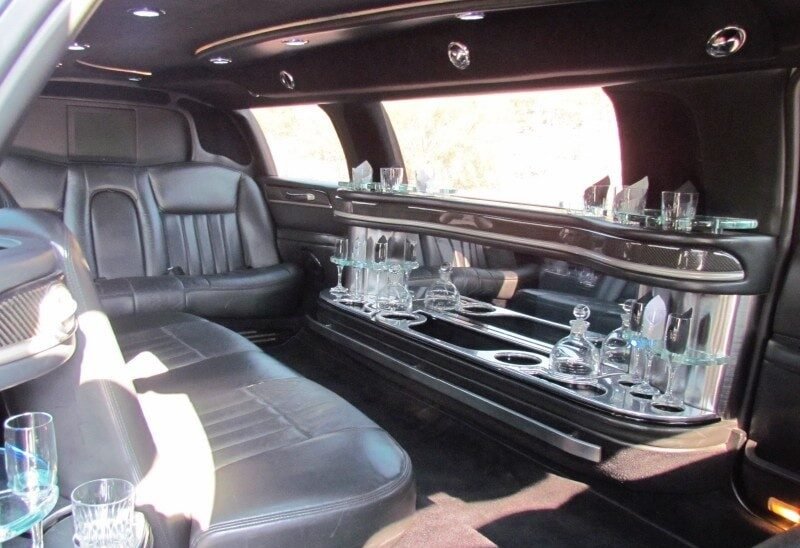 Blackstretchlimointerior E1692826159658